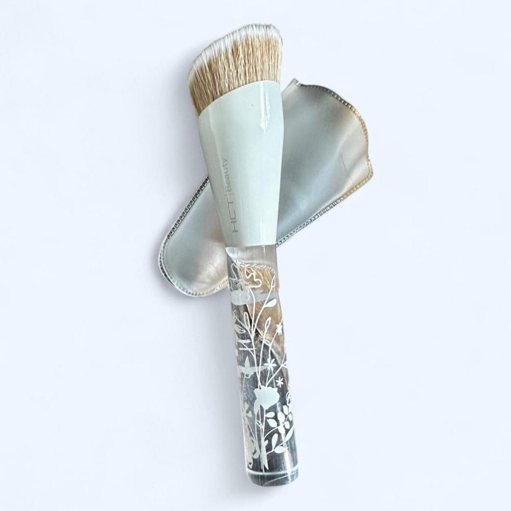 HCT Beauty Angled Buffing Foundation Brush – White Floral Design | New Open Box